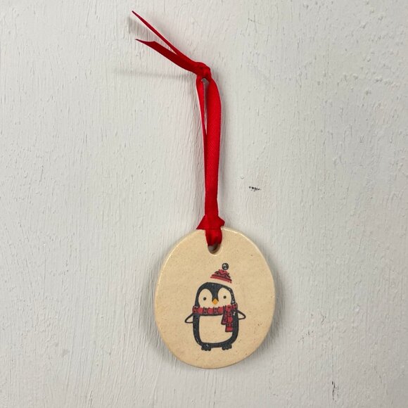 Vintage Christmas Ornament Penguin Ceramic Oval 1980s Hand Painted Decoration - Picture 3 of 3